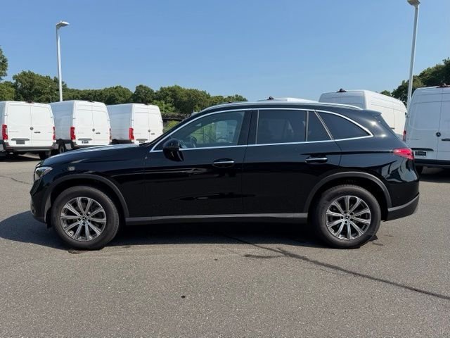 Used 2026 Black Mercedes-Benz GLC 300 image 4