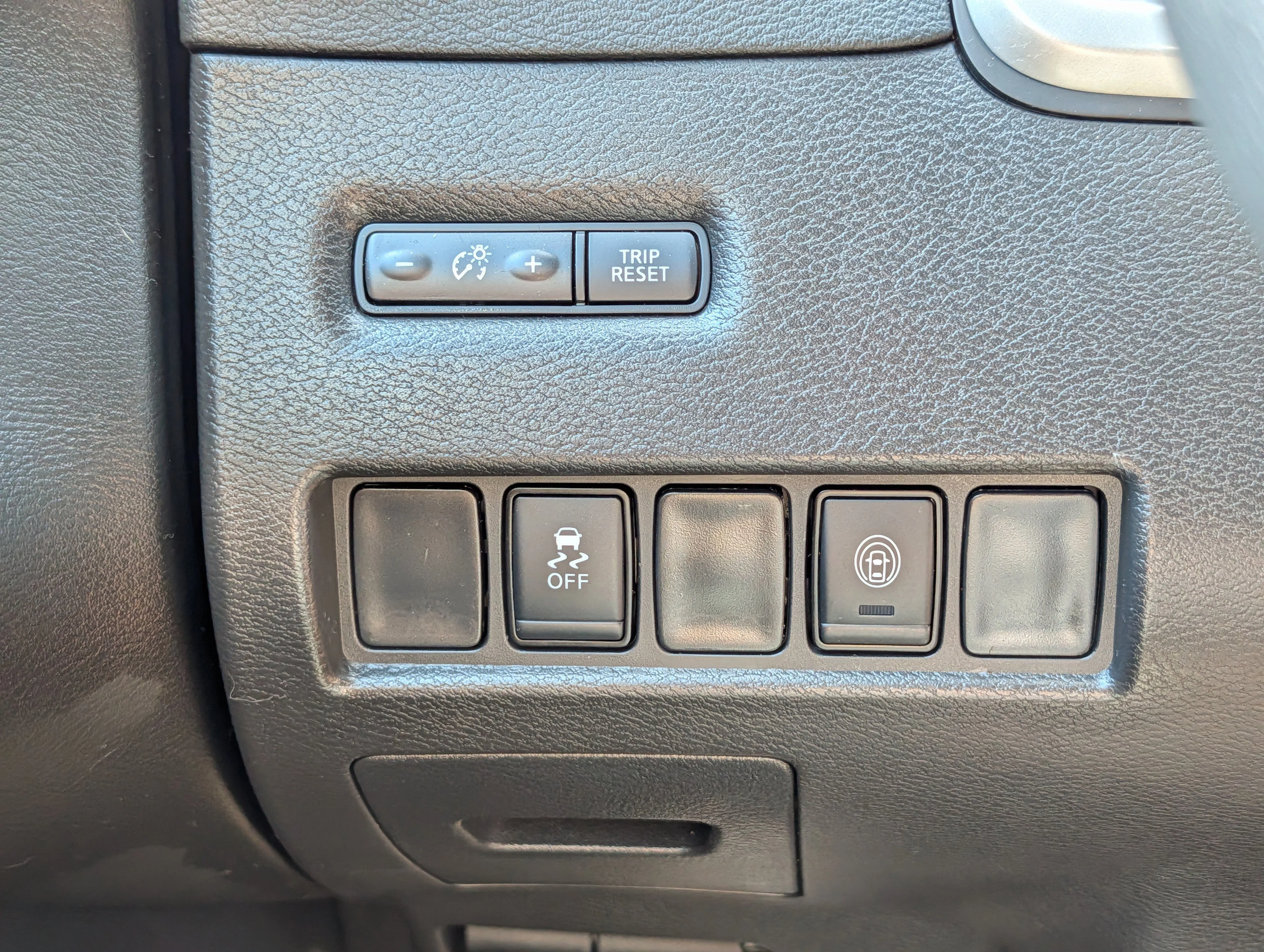 Used 2024 Boulder Gray Pearl Nissan SV image 26