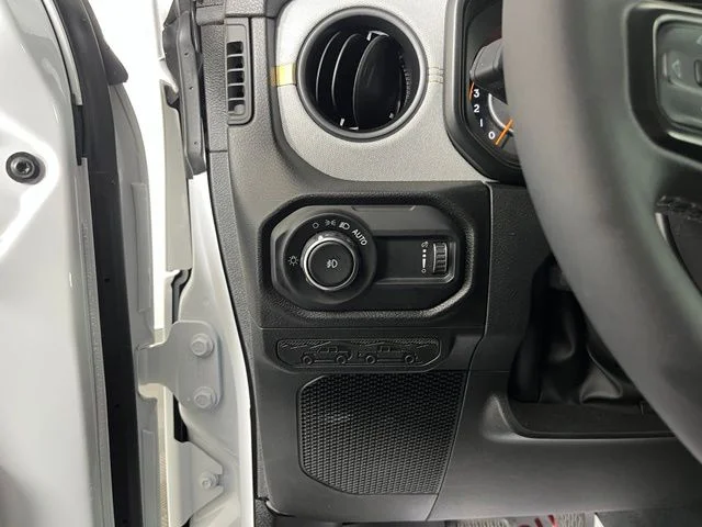 Used 2026 White/off-white Jeep Sport S image 19