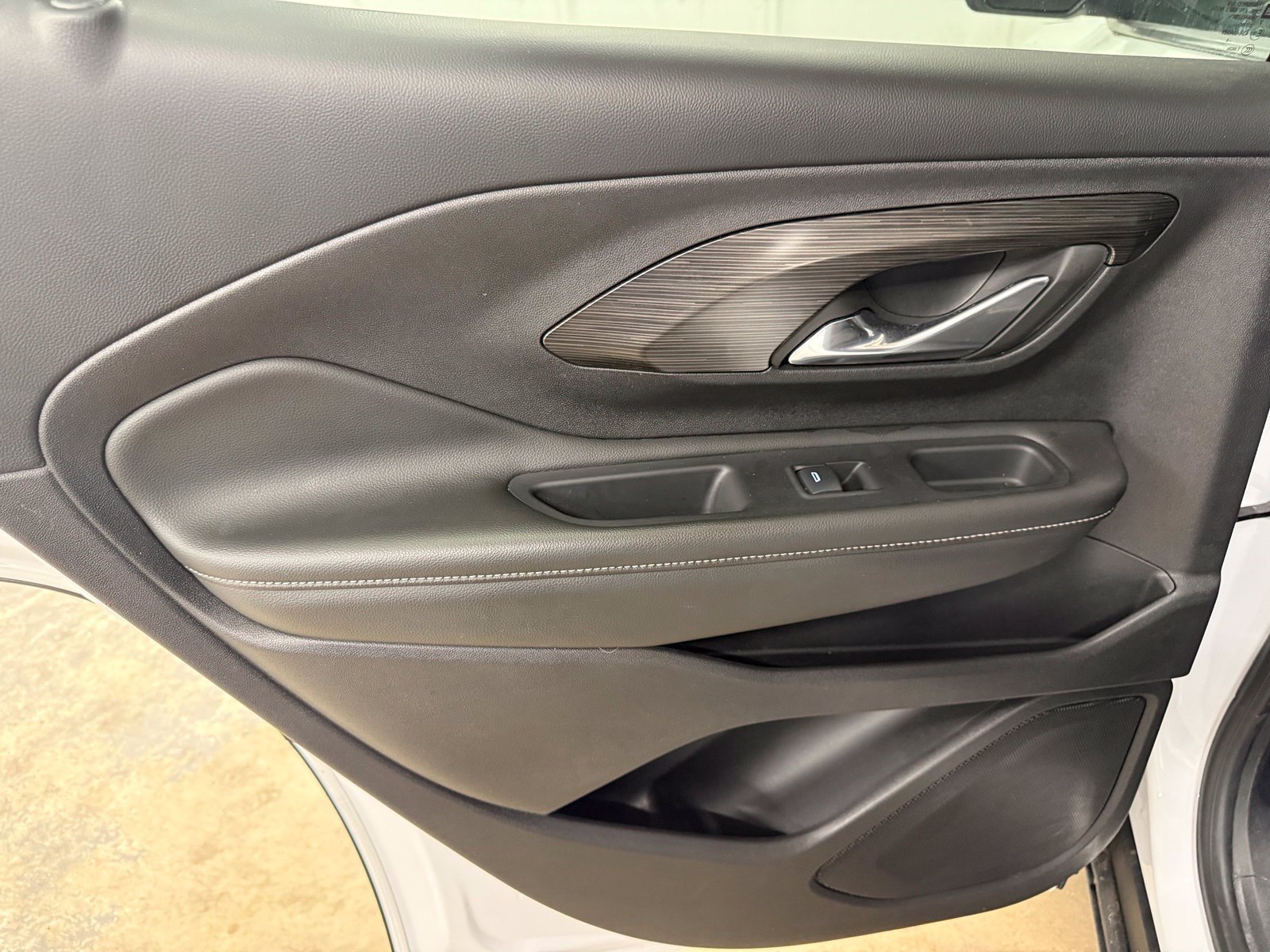 Used 2024 White GMC SLE image 23