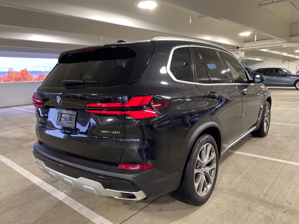 Used 2024 Black Sapphire Metallic BMW xDrive40i image 5