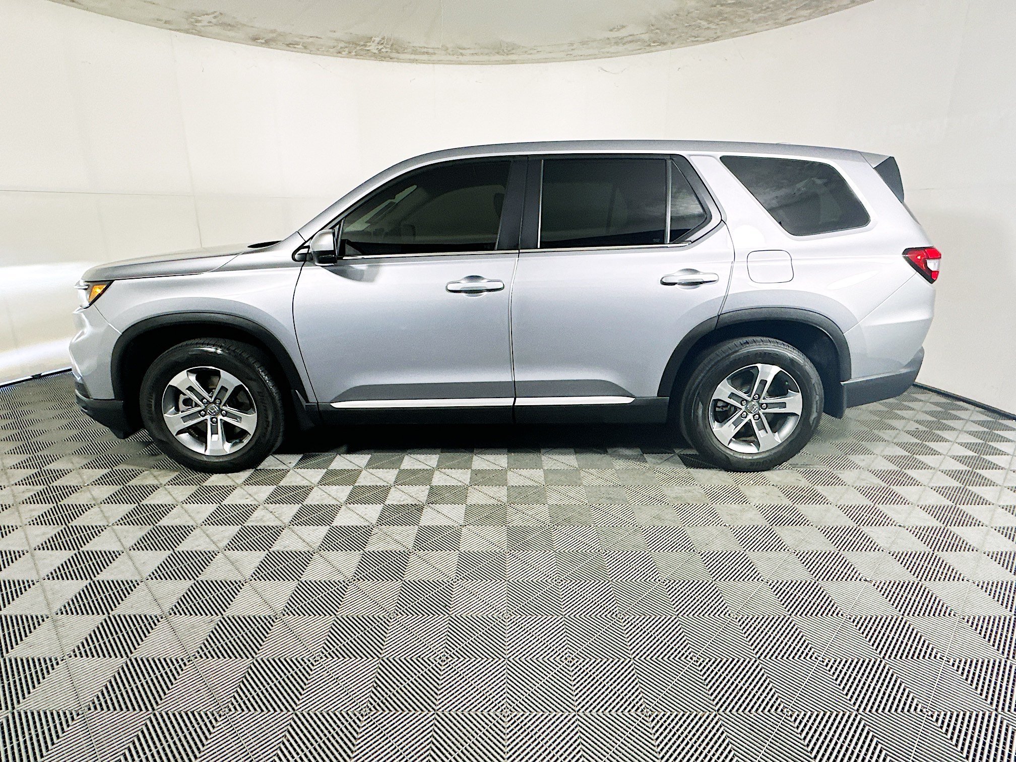 Used 2025 Silver Honda EX-L image 6