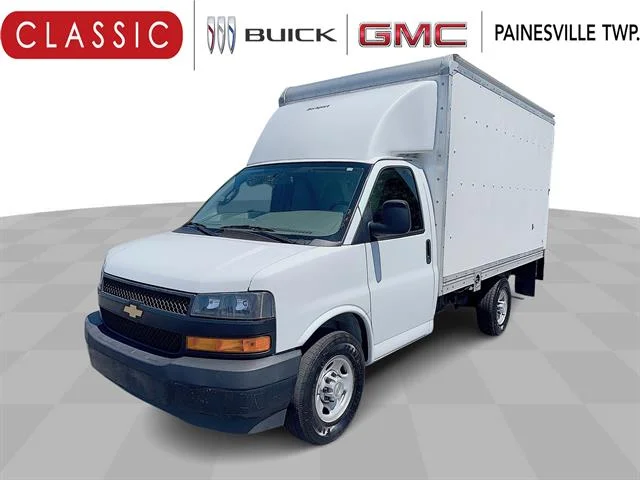 2022 Chevrolet Express Cutaway Base