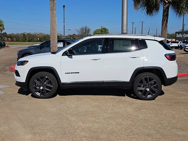 New 2026 Bright White Clear-Coat Exterior Paint Jeep Latitude image 4