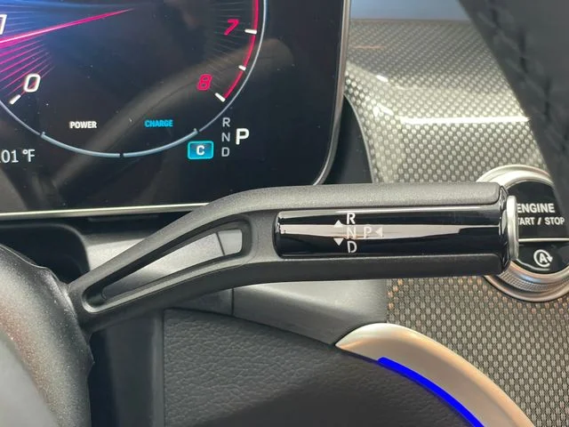 New 2027 White Mercedes-Benz GLC 300 image 28