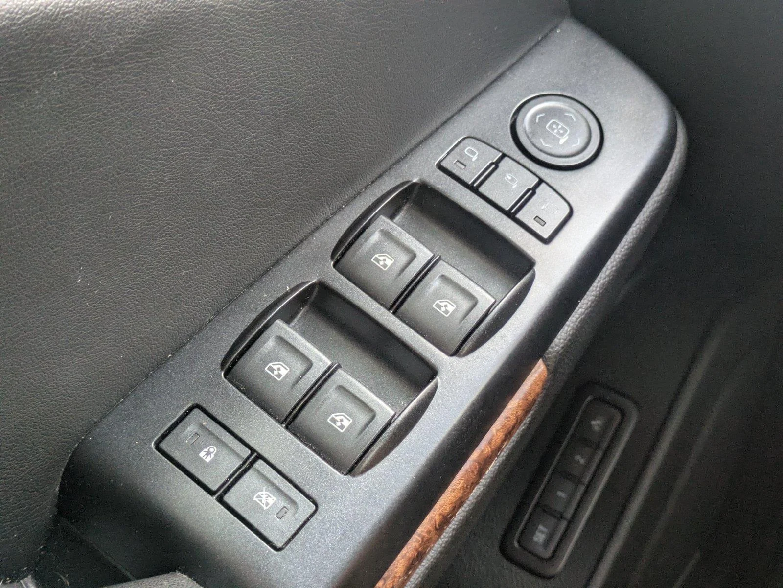 Used 2018 Satin Steel Metallic Chevrolet Premier image 29