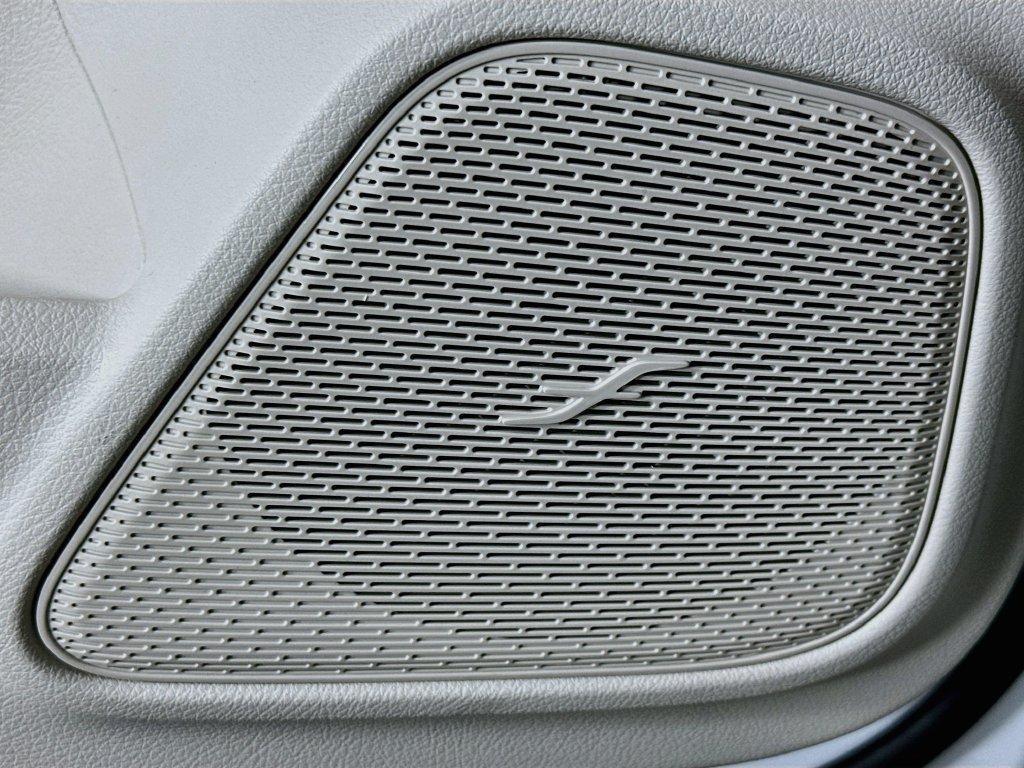 New 2026 Polar White Mercedes-Benz GLB 250 image 18