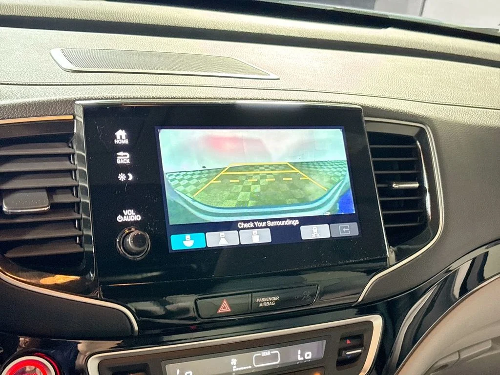 Used 2021  Honda Touring image 17