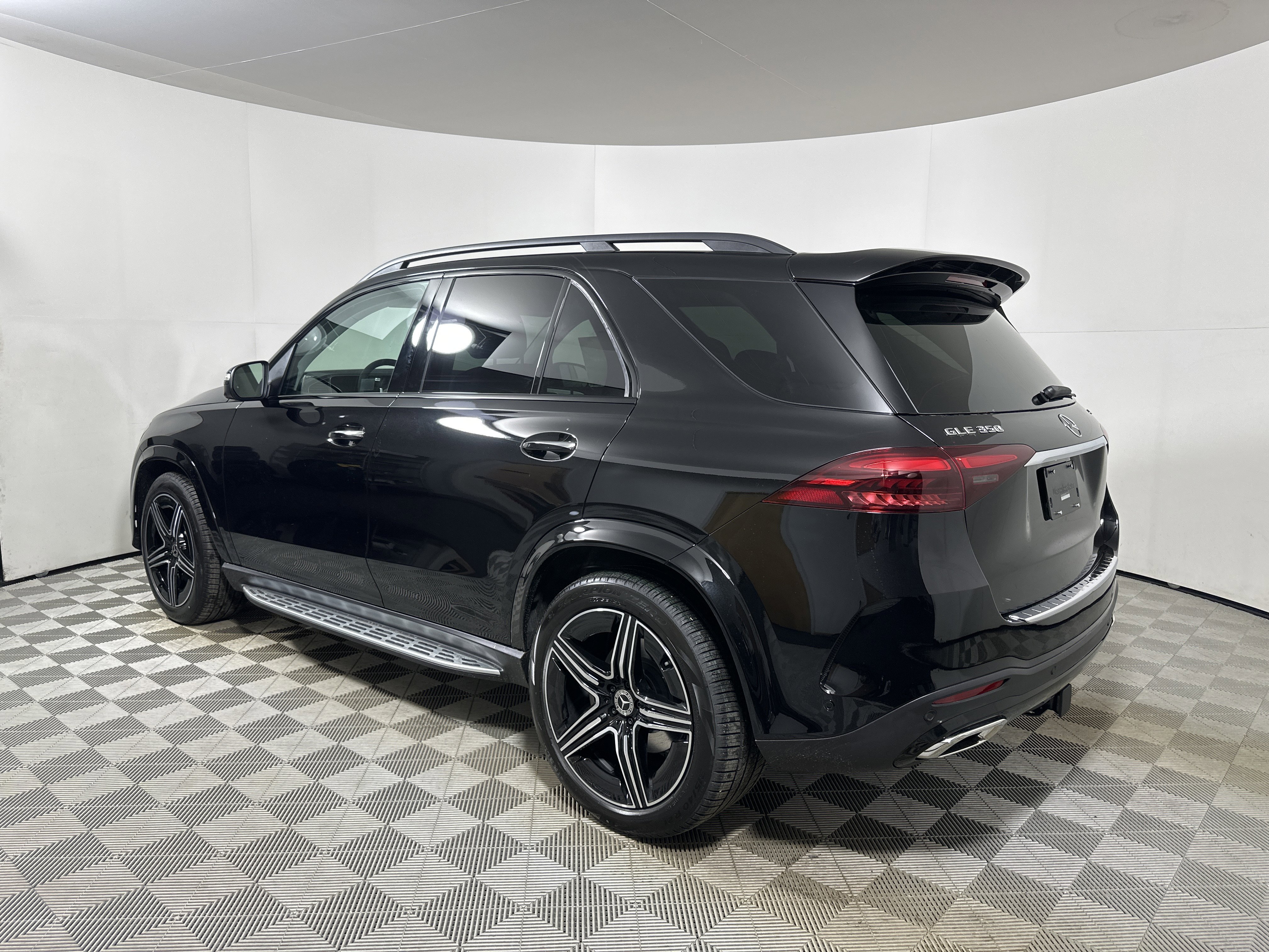 New 2026 OBSIDIAN BLACK METALLIC Mercedes-Benz GLE 350 image 5