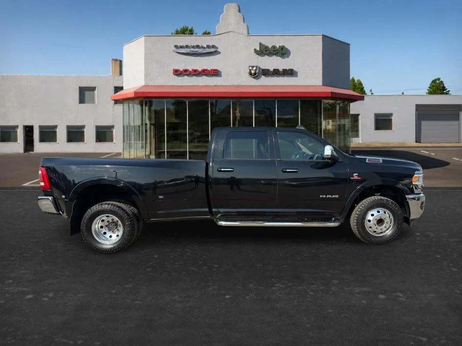 Used 2019 Diamond Black Crystal Pearlcoat Ram Laramie image 5