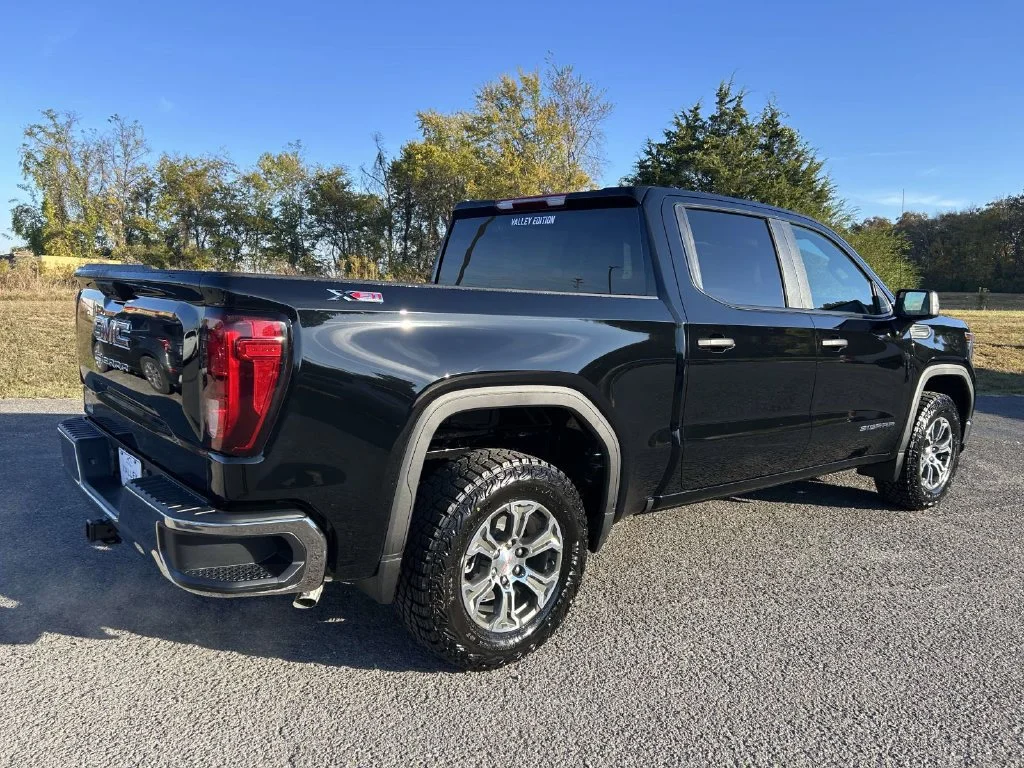 New 2026 Onyx Black GMC Pro image 4