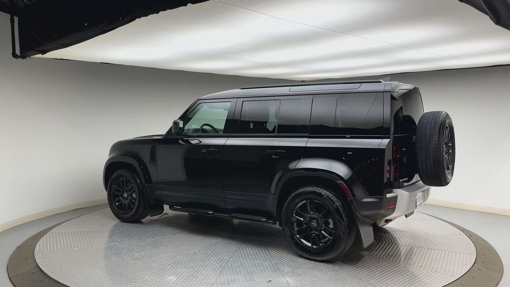 Certified Used 2025 Santorini Black Metallic Land Rover S image 4