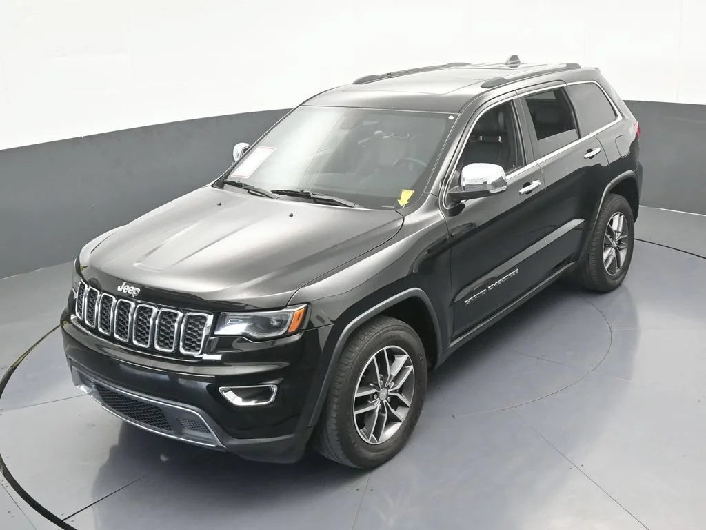 Used 2017 Diamond Black Crystal Pearlcoat Jeep Limited image 46