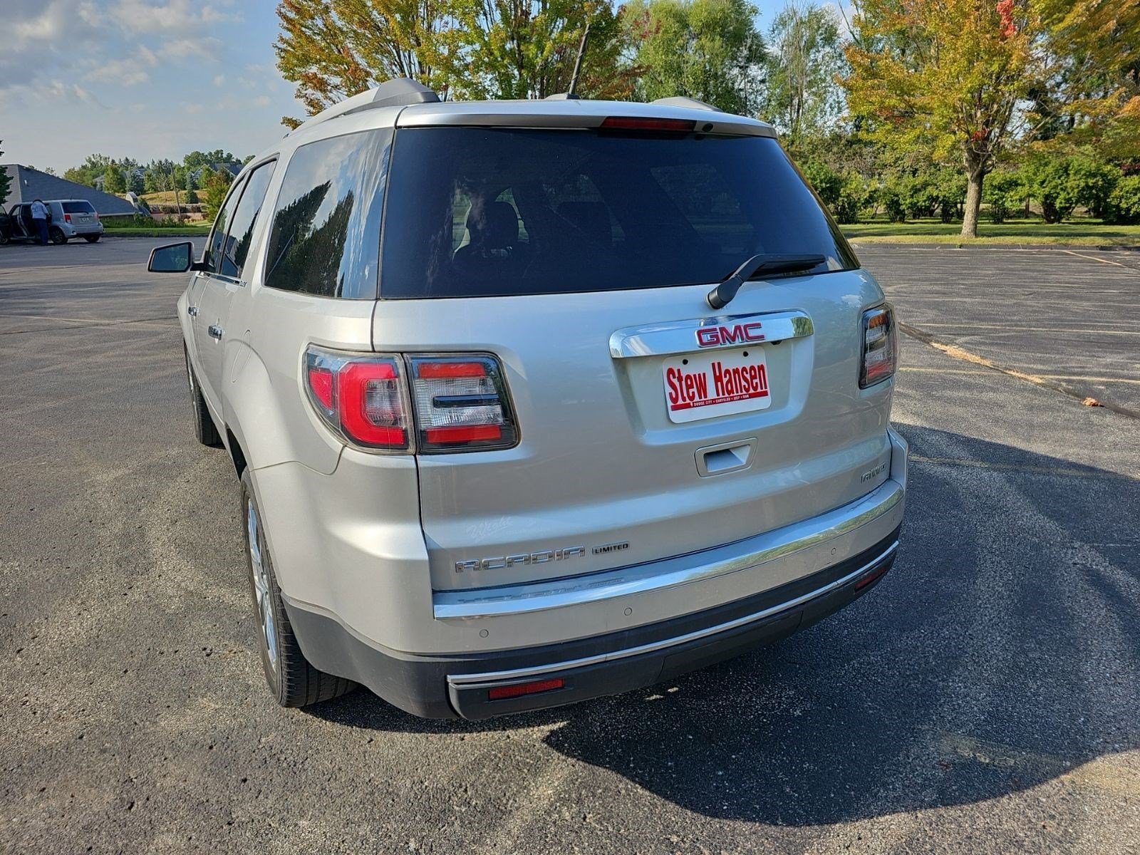 Used 2017 Quicksilver Metallic GMC Limited image 3