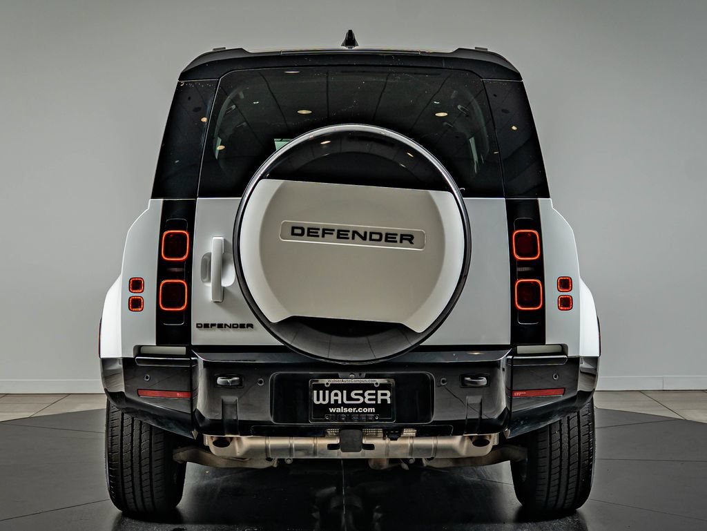 Used 2024 White Land Rover X-Dynamic SE image 6