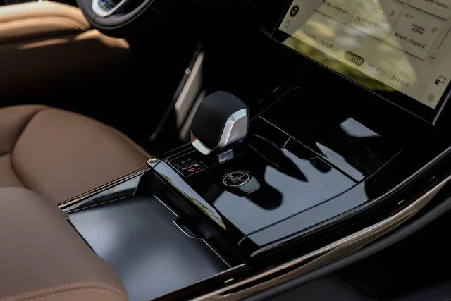 New 2026  Land Rover SE image 34