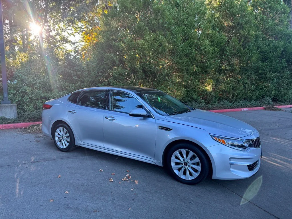 Used 2018 Kia Optima EX with VIN 5XXGU4L30JG196442 for sale in Gladstone, OR