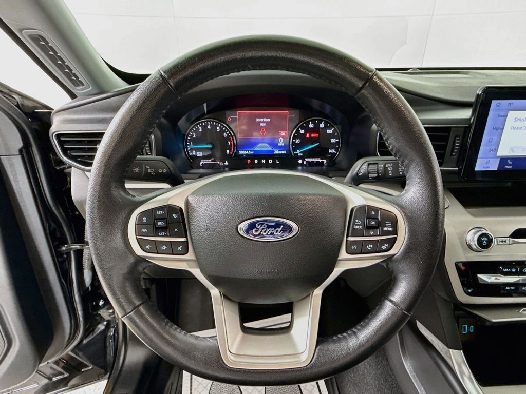 Used 2023 Agate Black Metallic Ford XLT image 16