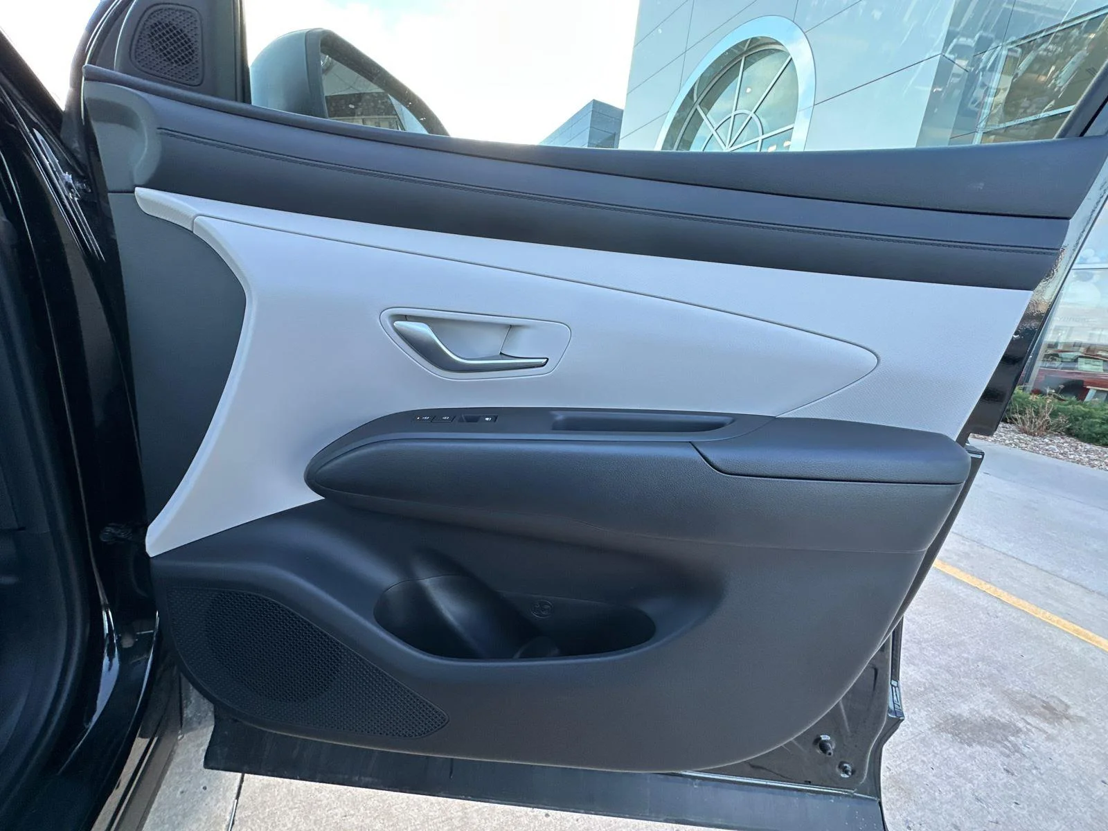 New 2025 Phantom Black Hyundai SEL image 33