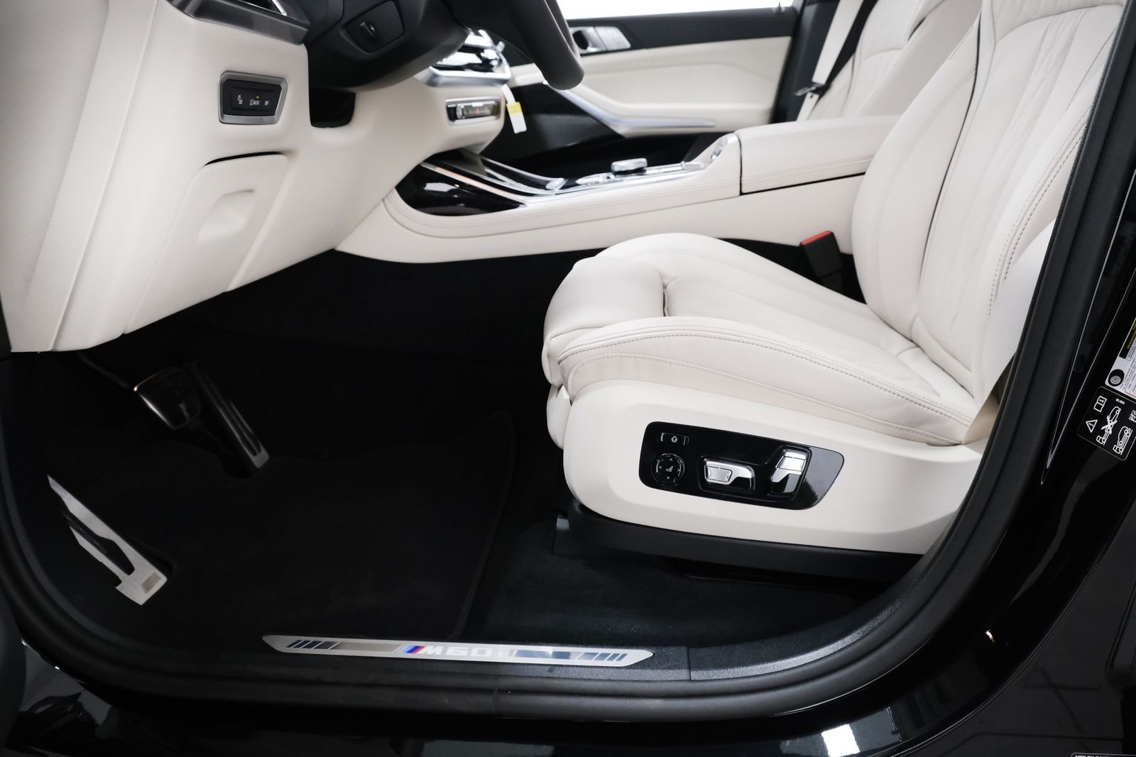 New 2027 Black Sapphire Metallic BMW M60i image 30