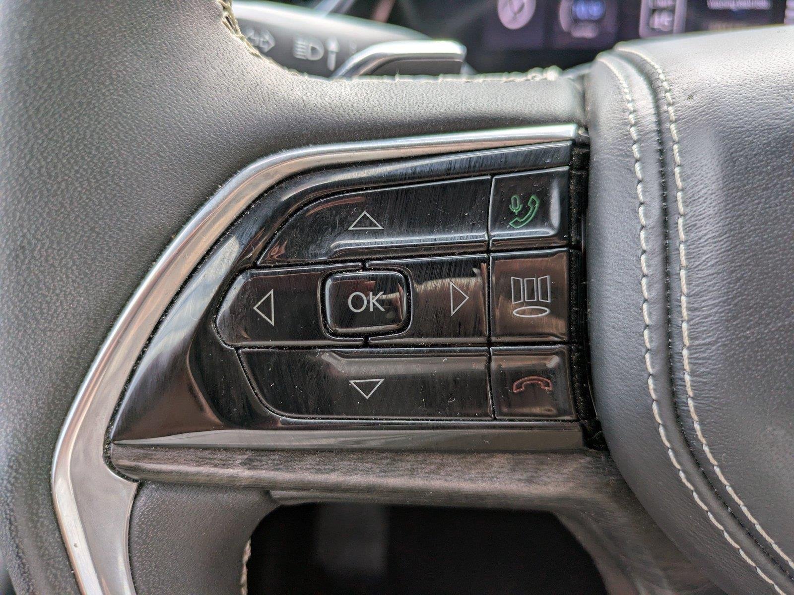 Used 2023 Diamond Black Crystal Pearlcoat Jeep Overland image 26