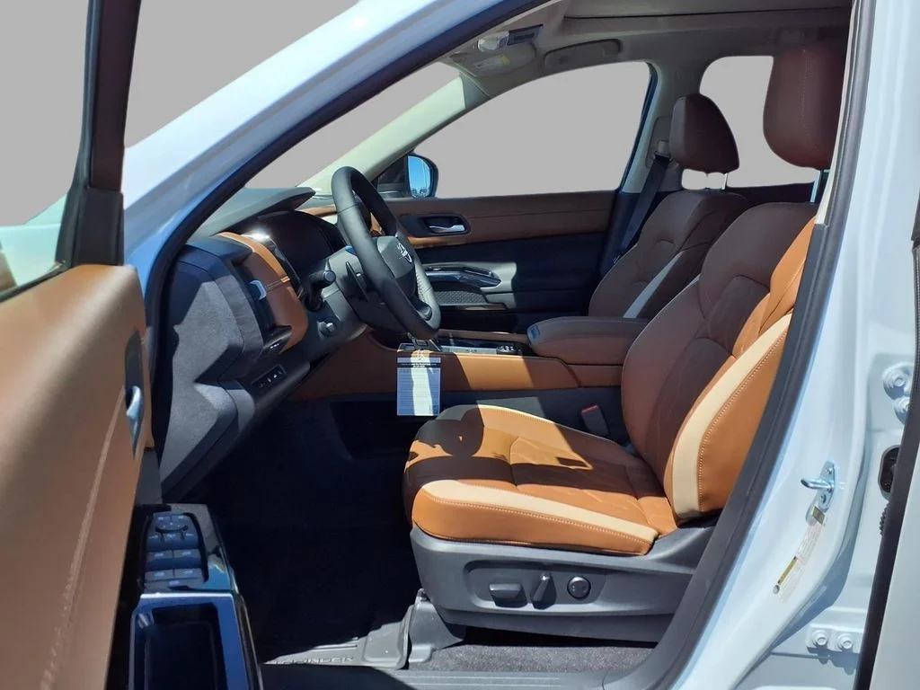 New 2026 Everest White Pearl TriCoat Nissan Platinum image 22