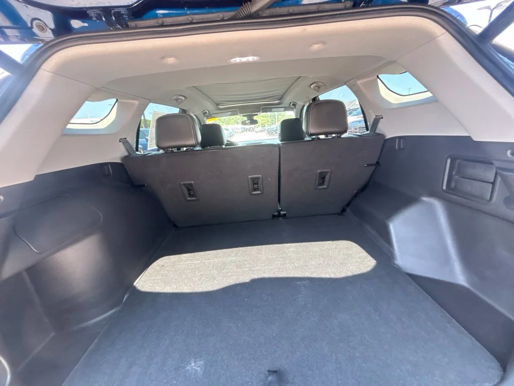 Used 2022 Blue GMC SLT image 20