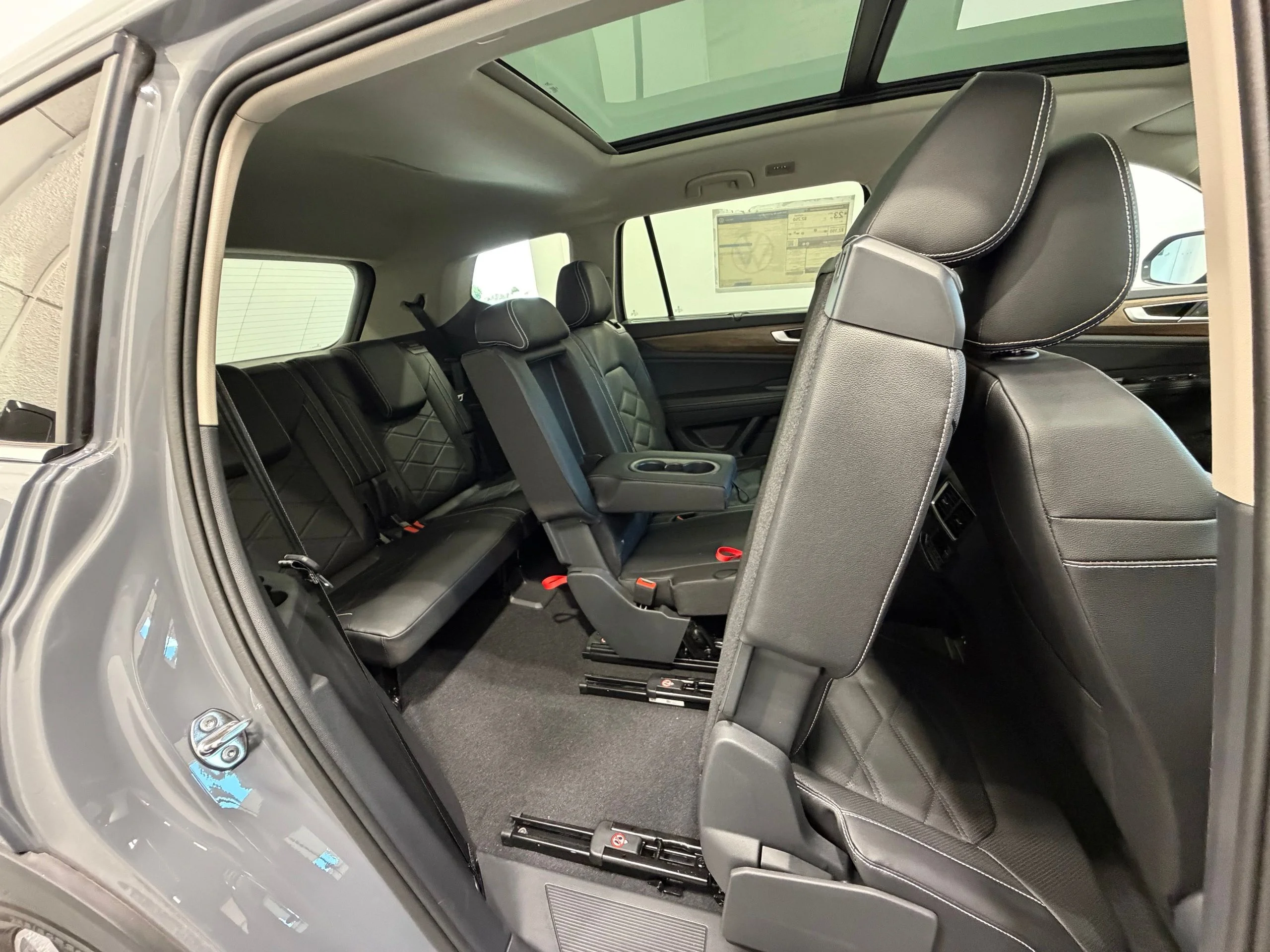 2026 Volkswagen Atlas SE w/Tech - Photo 31