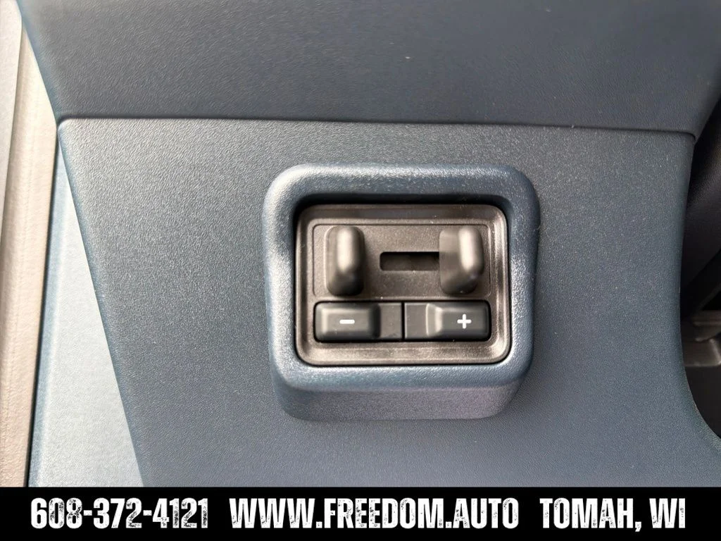 New 2026 Carbonized Gray Metallic Ford XLT image 25