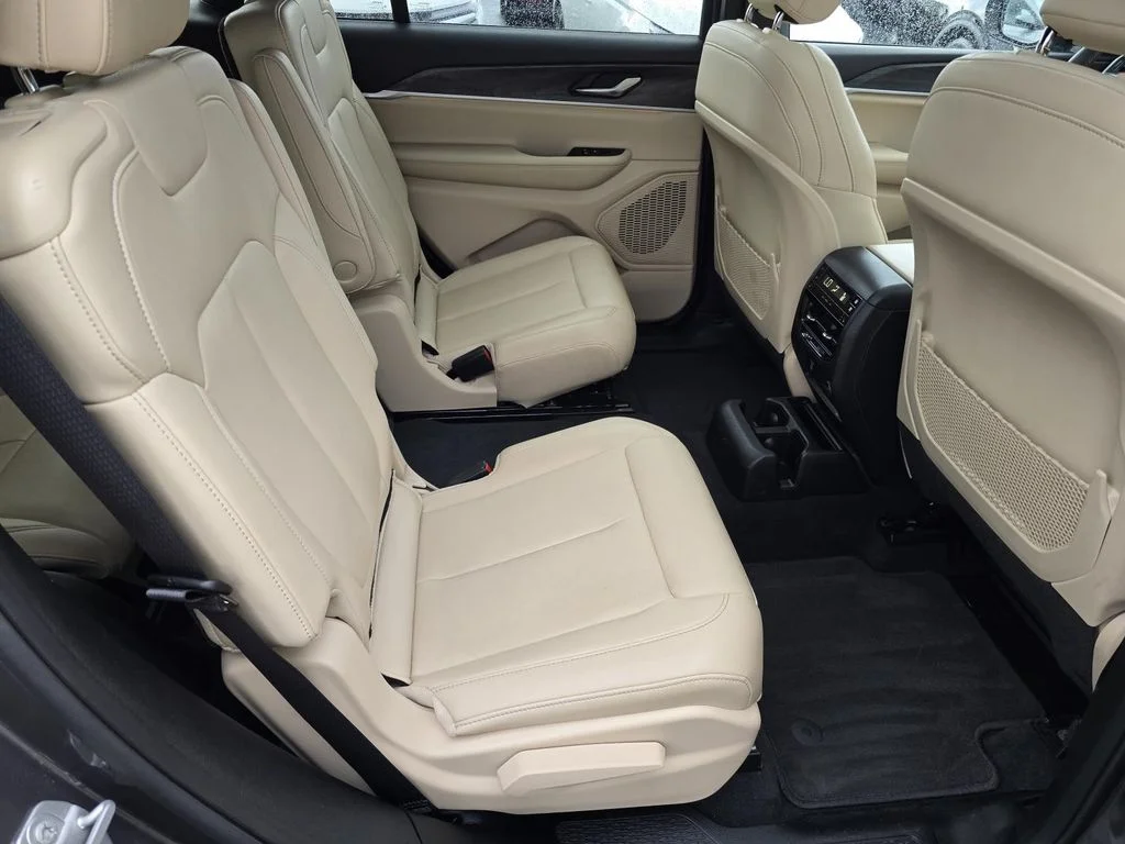 Used 2025 Baltic Gray Metallic Clearcoat Jeep Limited image 21