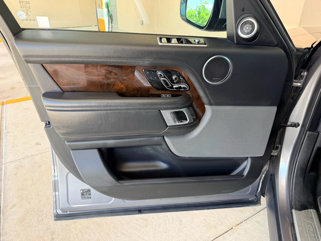 Used 2021 Eiger Grey Metallic Land Rover Westminster image 10