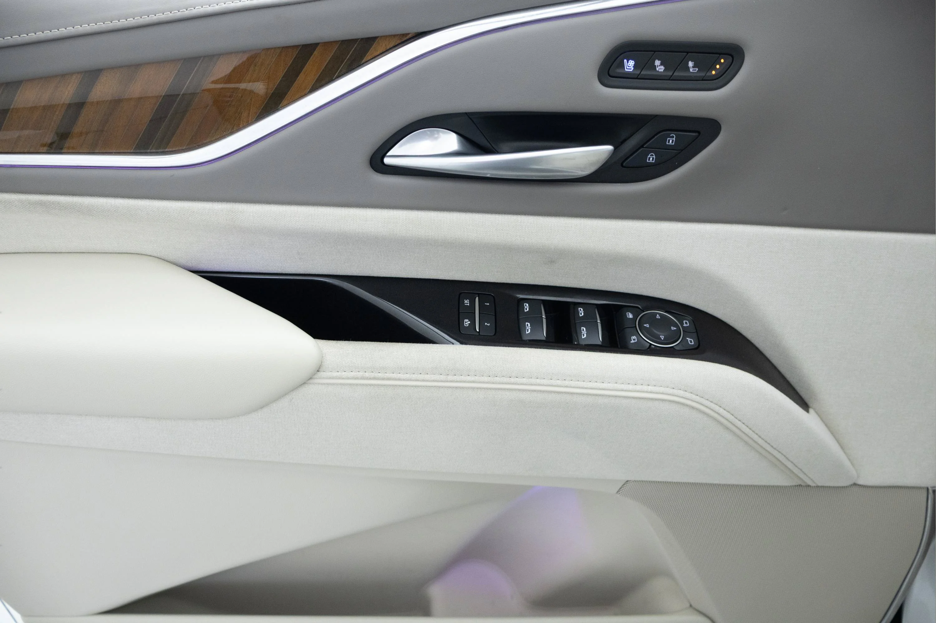 Used 2024 Crystal White Tricoat Cadillac 4WD Sport Platinum image 27