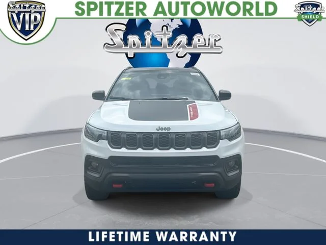 New 2026 Bright White Clear-Coat Exterior Paint Jeep Trailhawk image 4