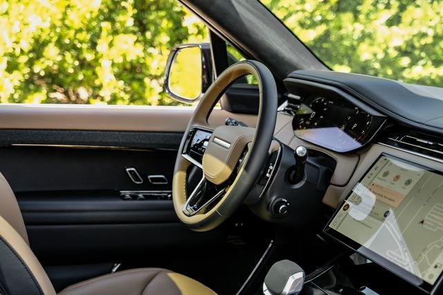 Certified Used 2025 White Land Rover Autobiography image 20