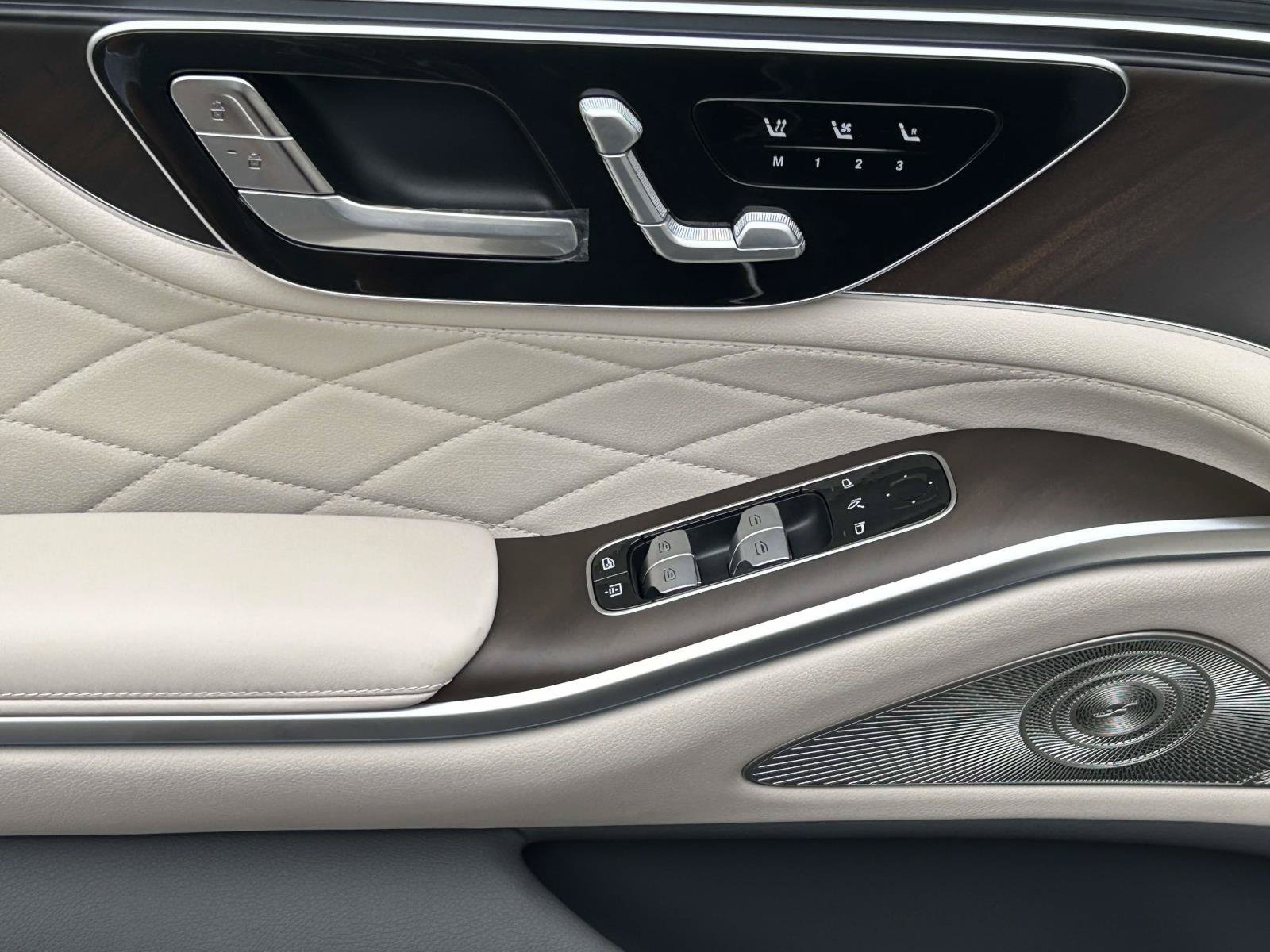 New 2027 Emerald Green Metallic Mercedes-Benz S 580 4MATIC® Sedan image 16