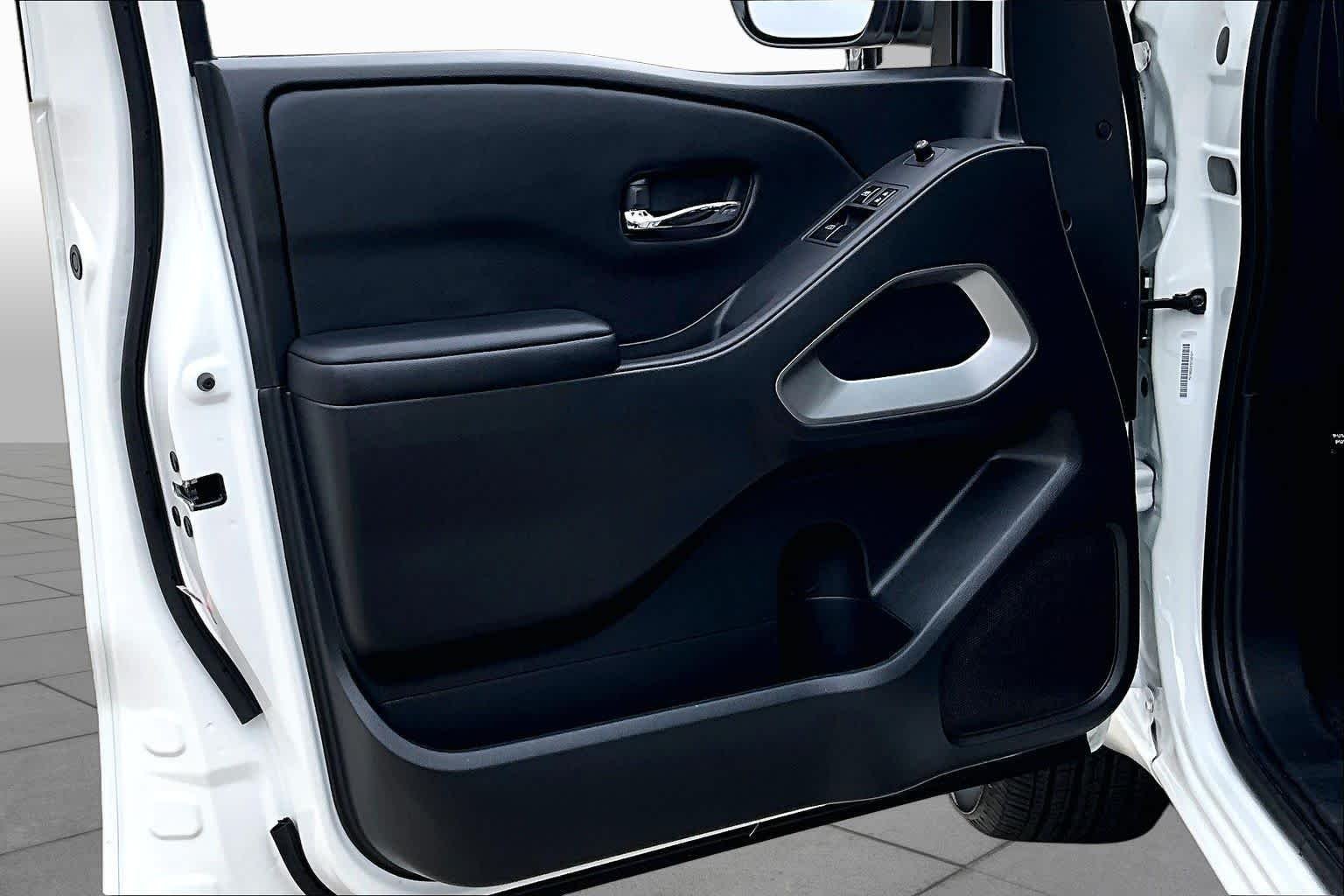 Used 2025 Glacier White Nissan SV image 19