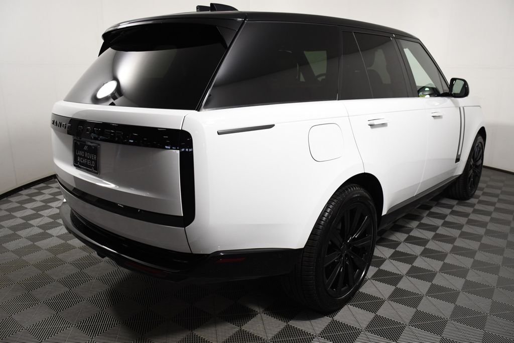 New 2026 Fuji White Land Rover SE image 6