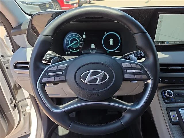 Used 2024 Hyper White Hyundai SEL Front-Wheel Drive image 15