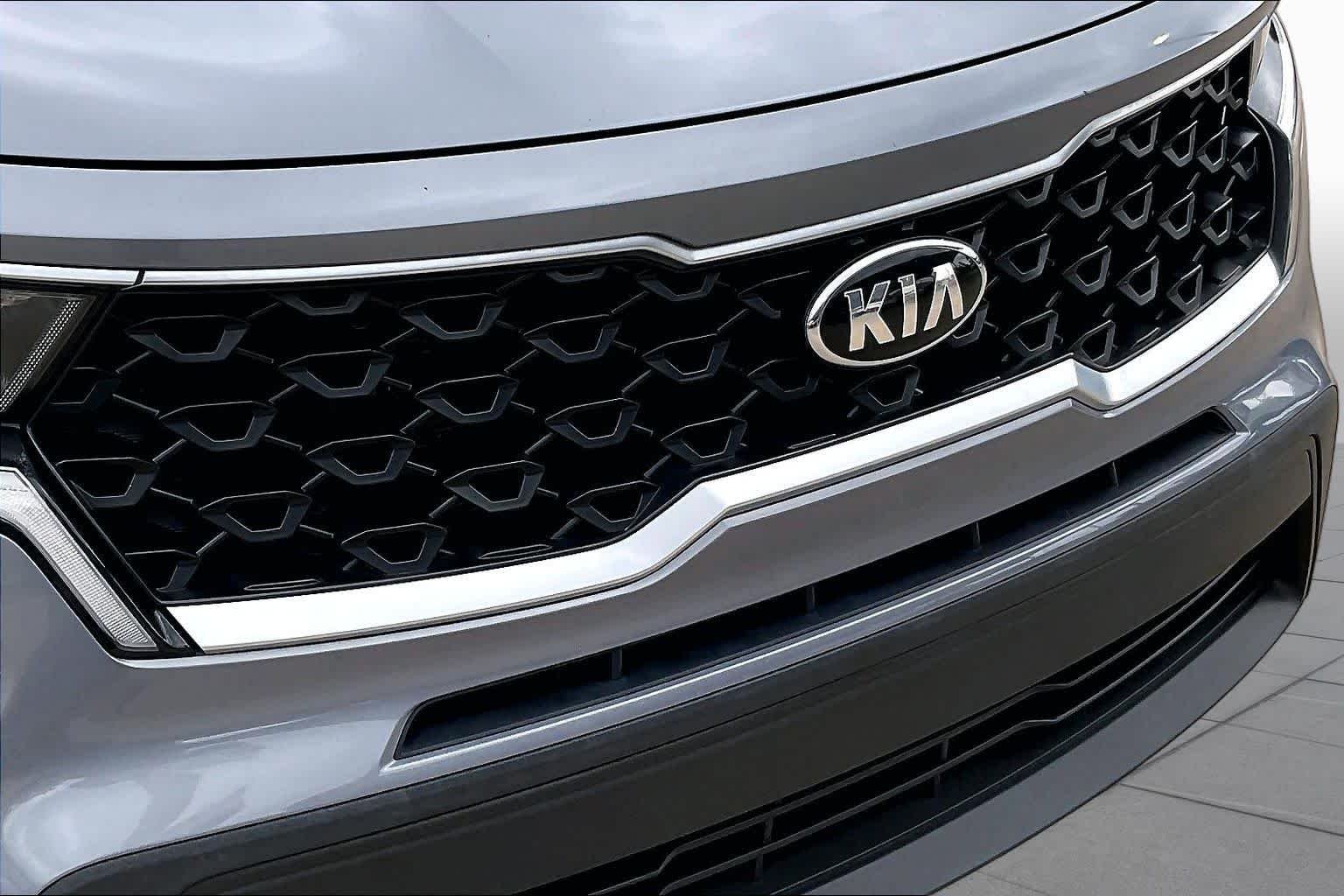 Used 2021 Everlasting Silver Kia LX image 29