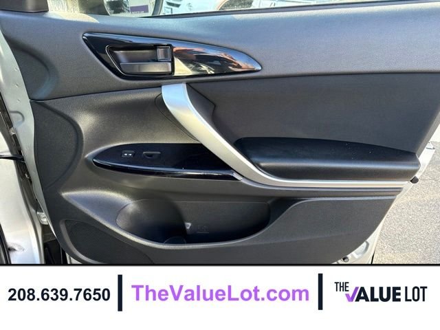 Used 2022  Mitsubishi LE image 12