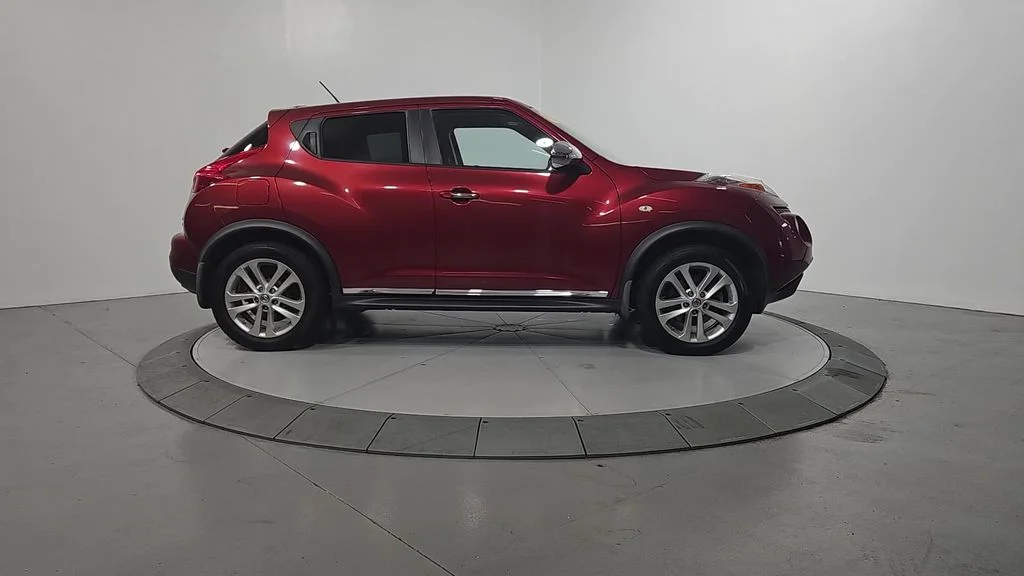Used 2013 Red Nissan SL image 7
