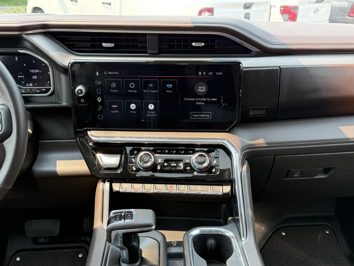 Used 2025 Silver GMC Denali image 22