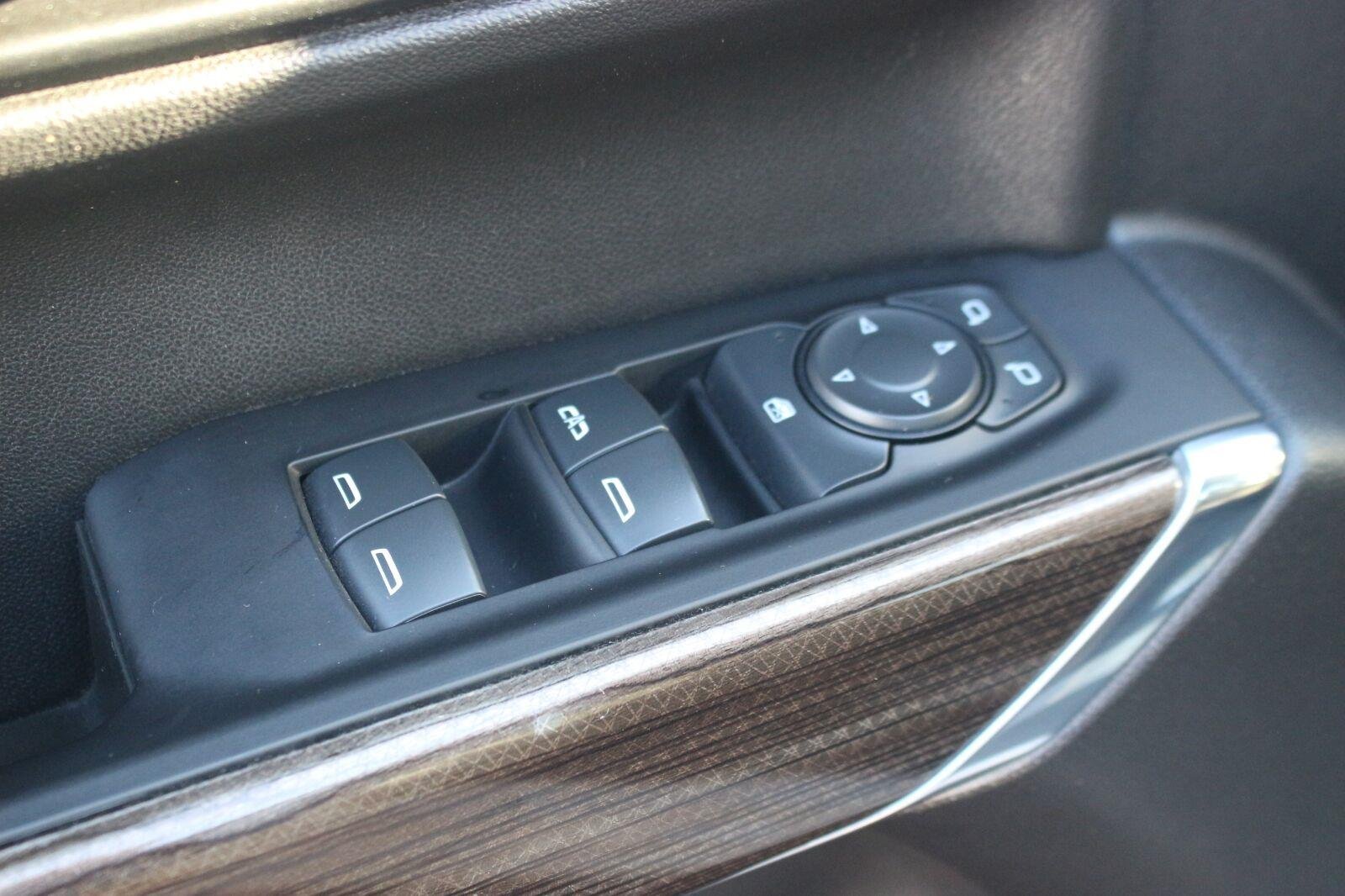 Used 2022 SUMMIT WHITE Chevrolet RST image 16