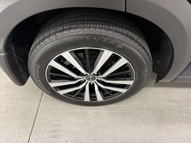 Used 2024 Blue Nissan Platinum image 7