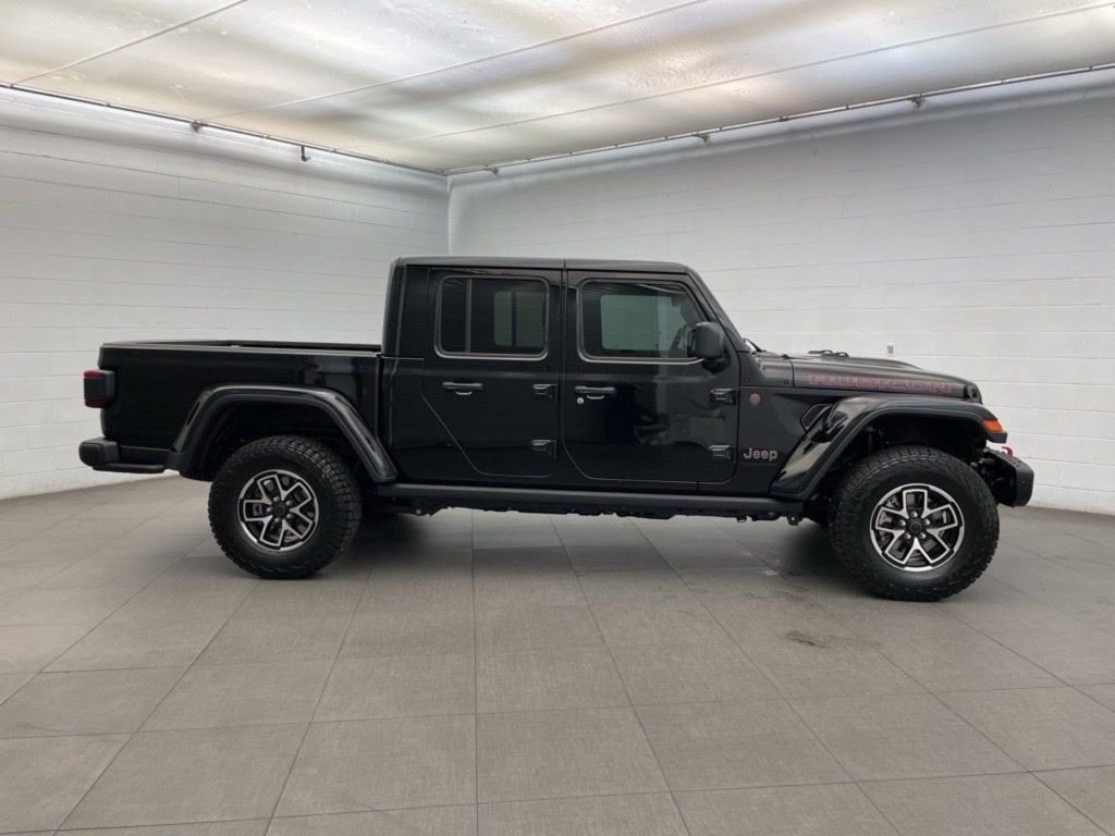 New 2026 Black Clear-Coat Exterior Paint Jeep Rubicon X image 2