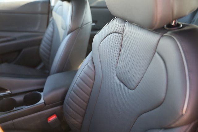 2025 Hyundai Elantra Limited - Photo 25