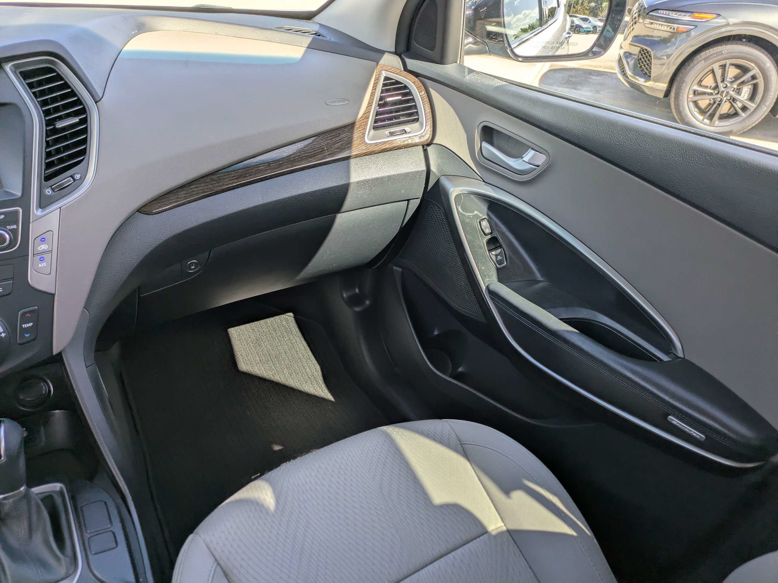 Used 2017 Sparkling Silver Hyundai 2.4L image 15