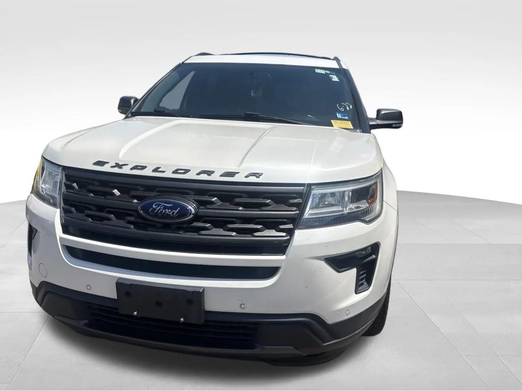 Used 2018 White Ford XLT image 3