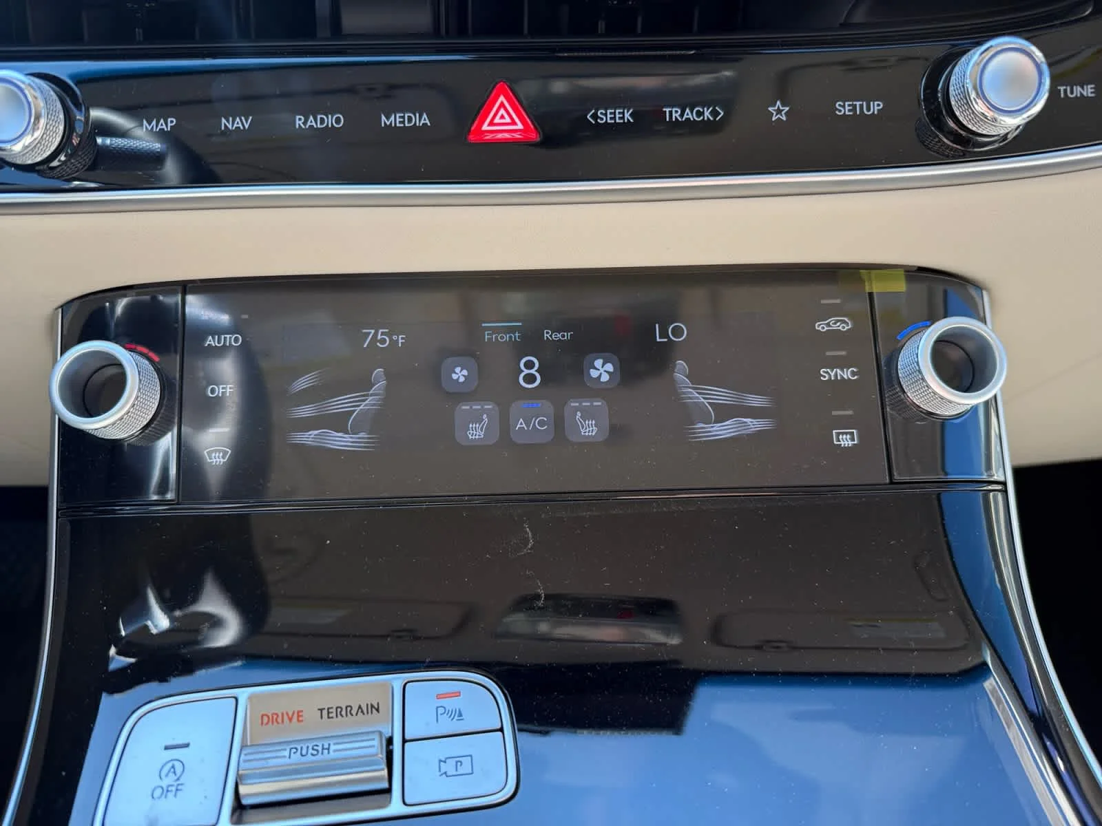 2026 GENESIS GV70 - Photo 17