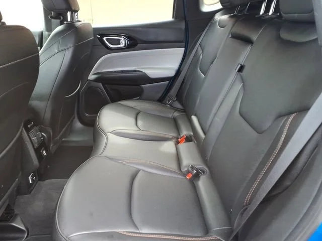Used 2024  Jeep Limited image 13